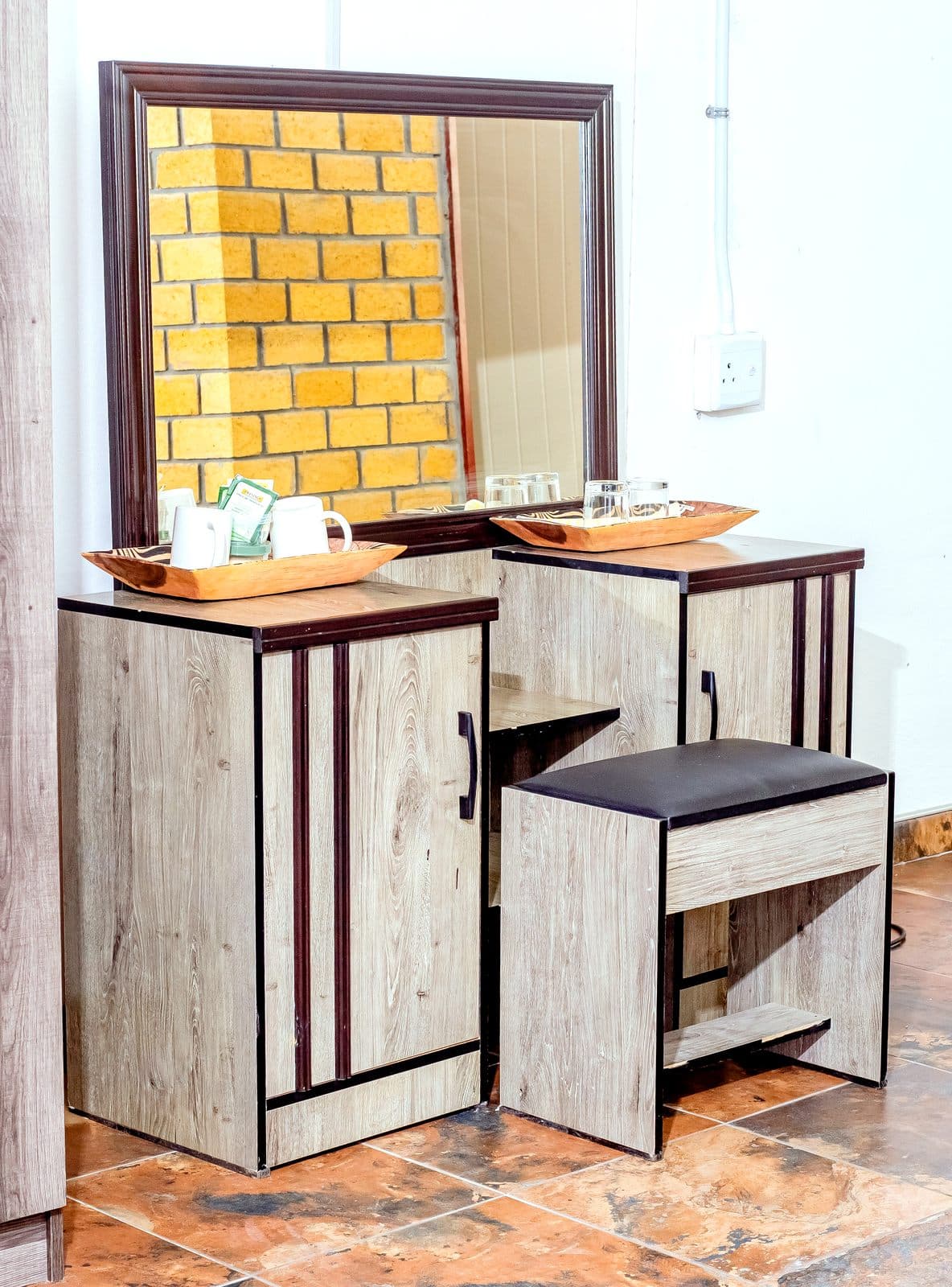 dresser & tea tray