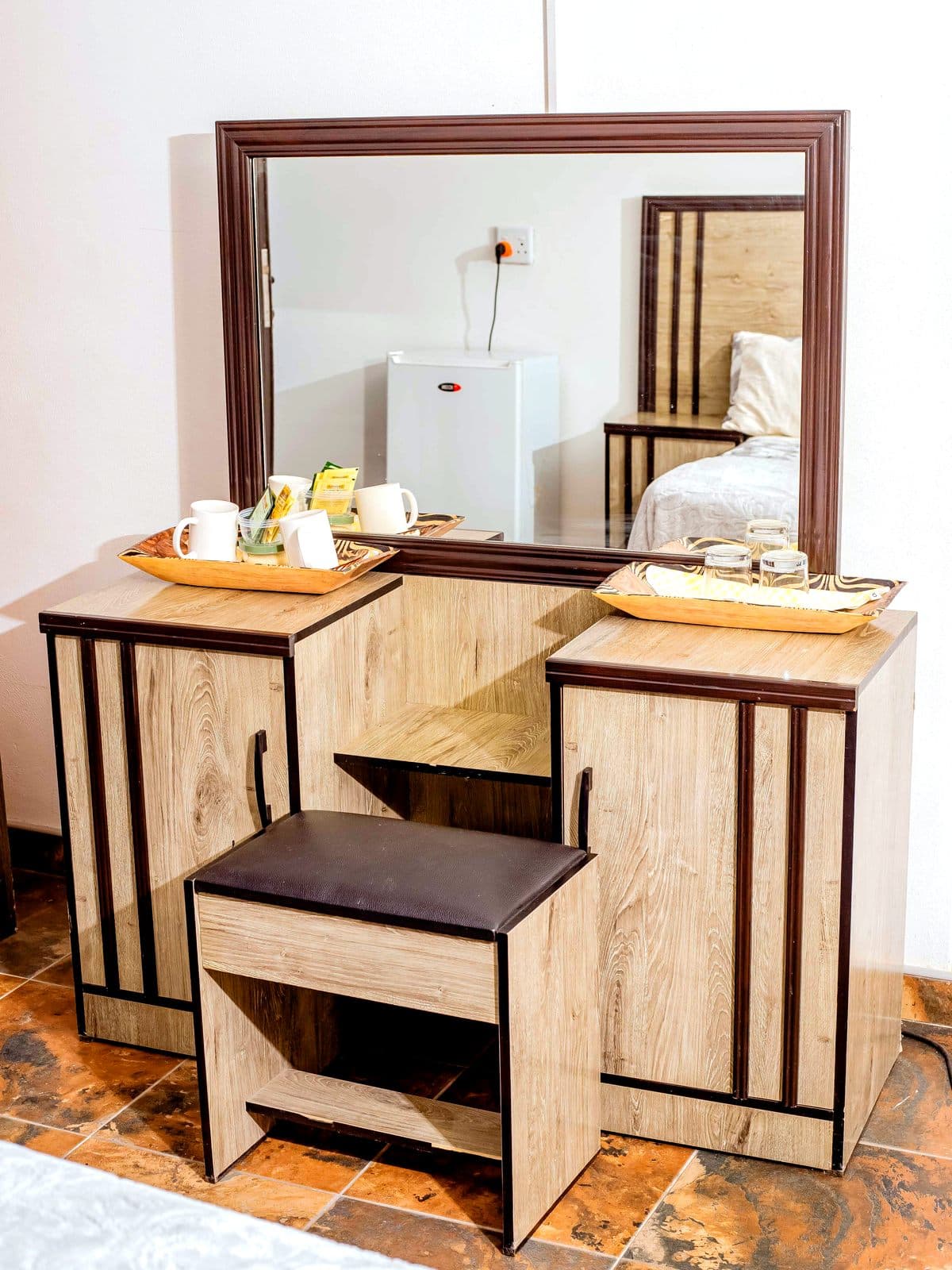dresser & tea tray